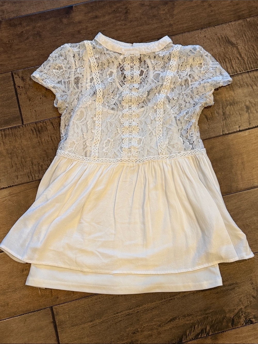 Beautiful Suzanne Betro Lace Yoke Peplum Top White Built-In Camisole